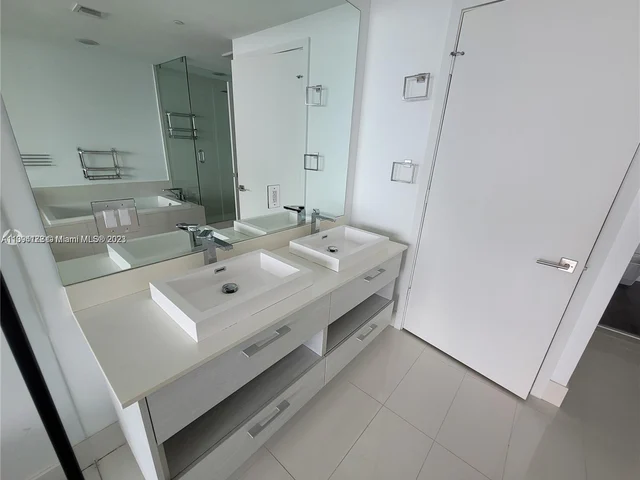 650 NE 32nd St # 3905, Miami FL 33137