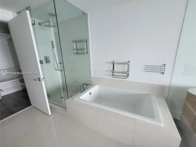 650 NE 32nd St # 3905, Miami FL 33137