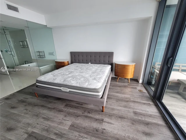 650 NE 32nd St # 3905, Miami FL 33137