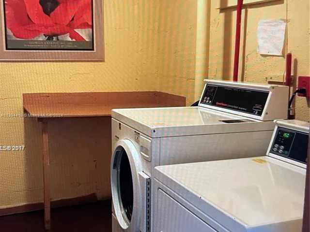 8345 Sunrise Lakes Blvd # 309, Sunrise FL 33322