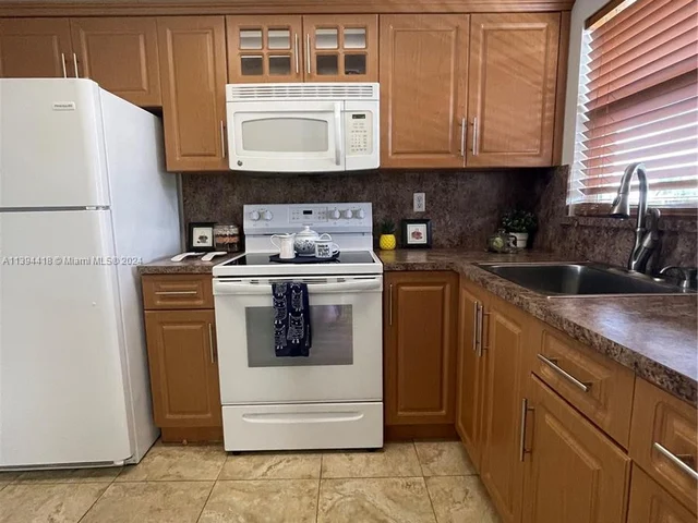 8345 Sunrise Lakes Blvd # 309, Sunrise FL 33322