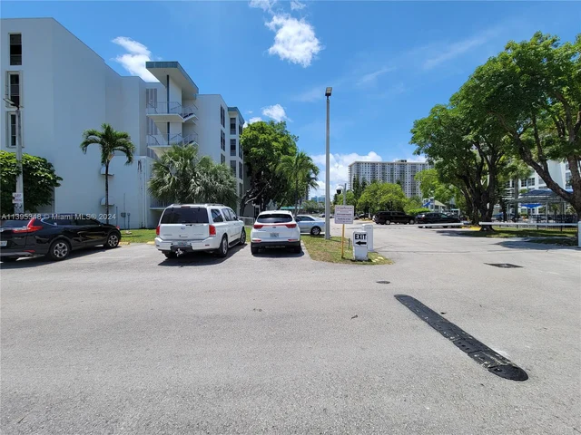 17570 Atlantic Blvd # 508, Sunny Isles Beach FL 33160