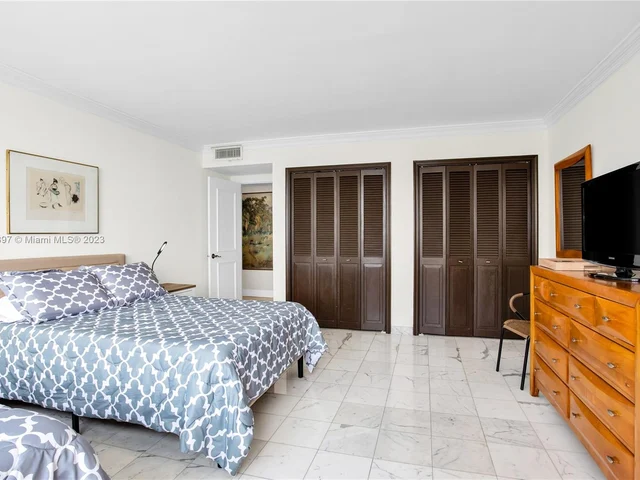 1800 NE 114th St # 1006, Miami FL 33181