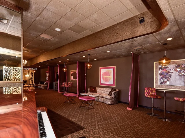 1800 NE 114th St # 1006, Miami FL 33181