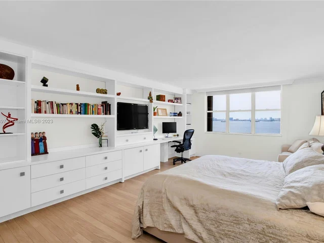 1800 NE 114th St # 1006, Miami FL 33181