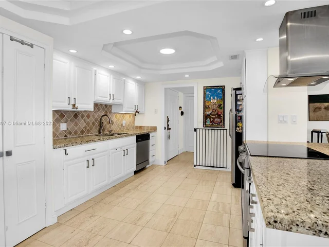 1800 NE 114th St # 1006, Miami FL 33181