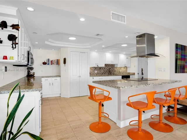 1800 NE 114th St # 1006, Miami FL 33181