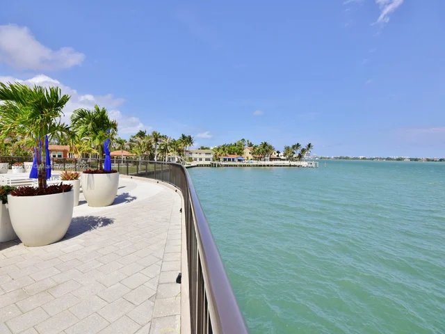 1800 NE 114th St # 1006, Miami FL 33181