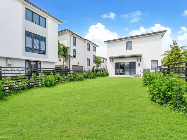 8261 NW 48TH, Doral FL 33166