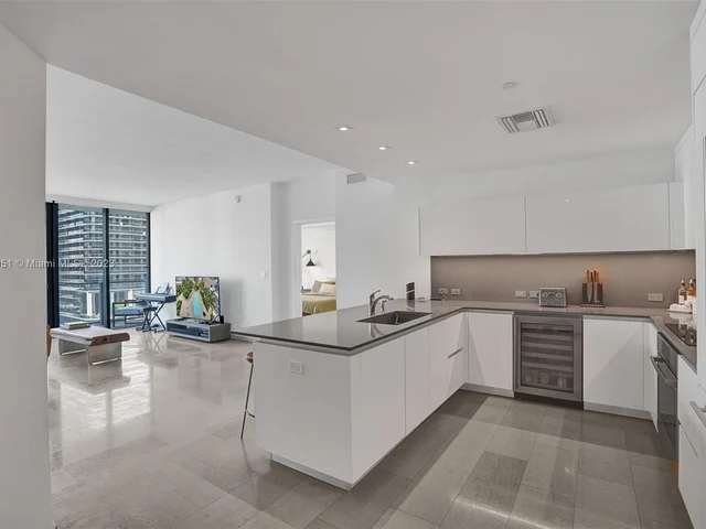 88 SW 7th St # 1203, Miami FL 33130