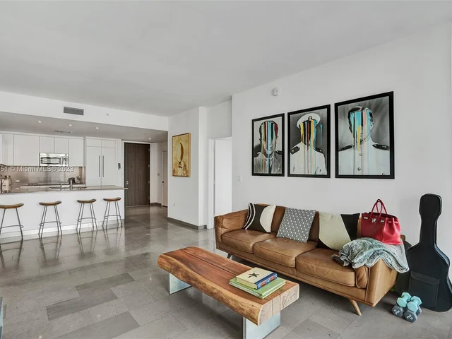 88 SW 7th St # 1203, Miami FL 33130