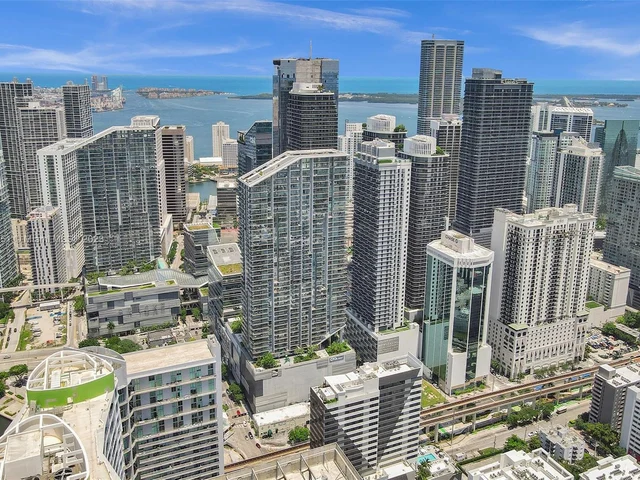 88 SW 7th St # 1203, Miami FL 33130