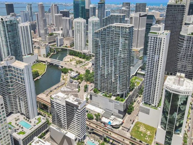 88 SW 7th St # 1203, Miami FL 33130