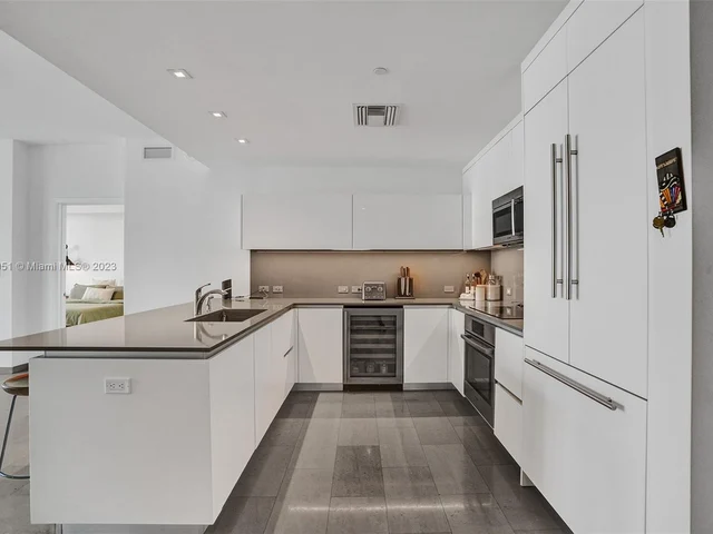 88 SW 7th St # 1203, Miami FL 33130