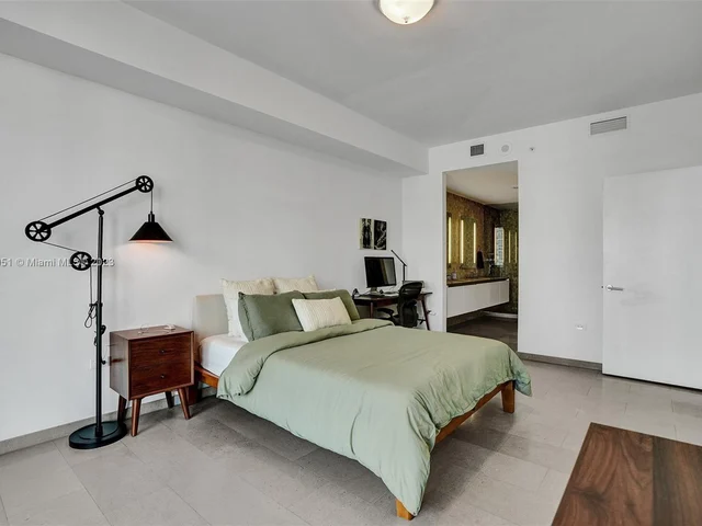 88 SW 7th St # 1203, Miami FL 33130