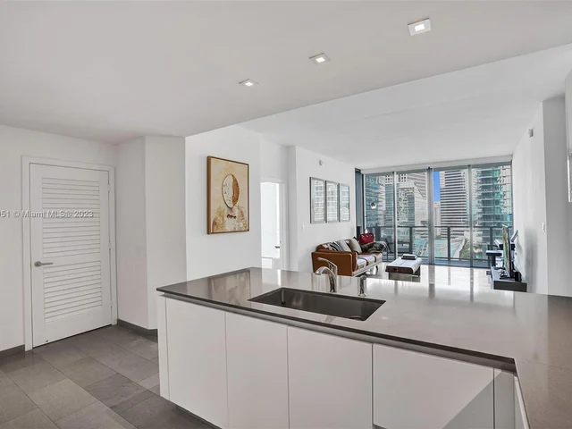 88 SW 7th St # 1203, Miami FL 33130