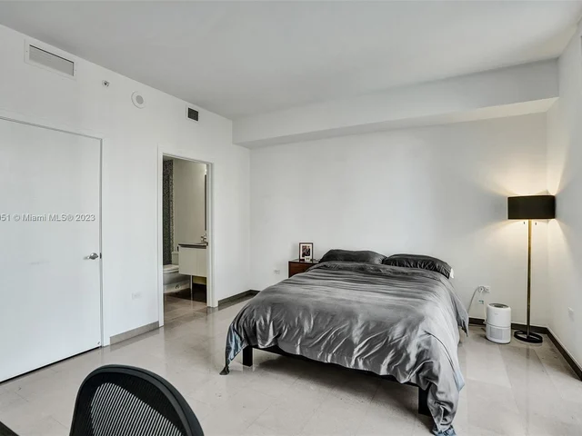 88 SW 7th St # 1203, Miami FL 33130