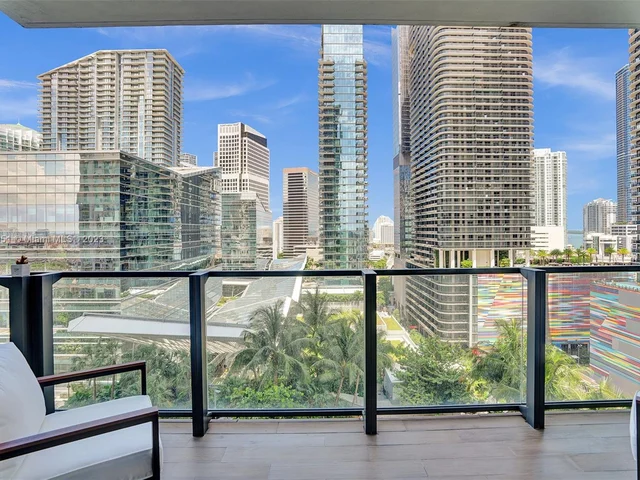 88 SW 7th St # 1203, Miami FL 33130