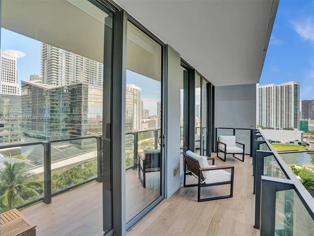 88 SW 7th St # 1203, Miami FL 33130