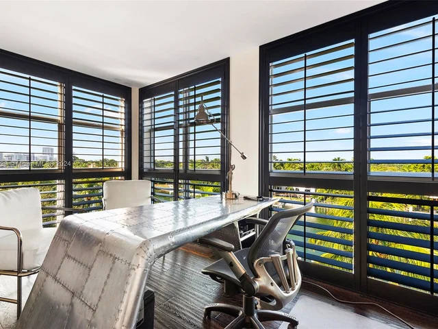 6101 W Laguna Dr W # 4, Miami Beach FL 33141