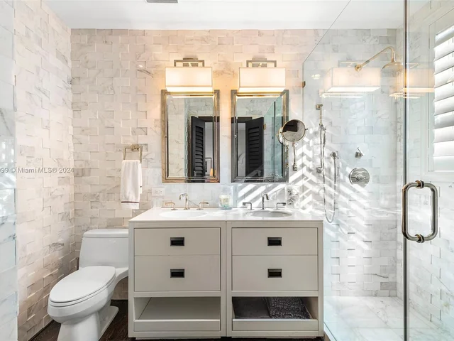 6101 W Laguna Dr W # 4, Miami Beach FL 33141