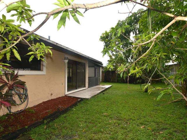 5681 SW 99th Ln, Cooper City FL 33328