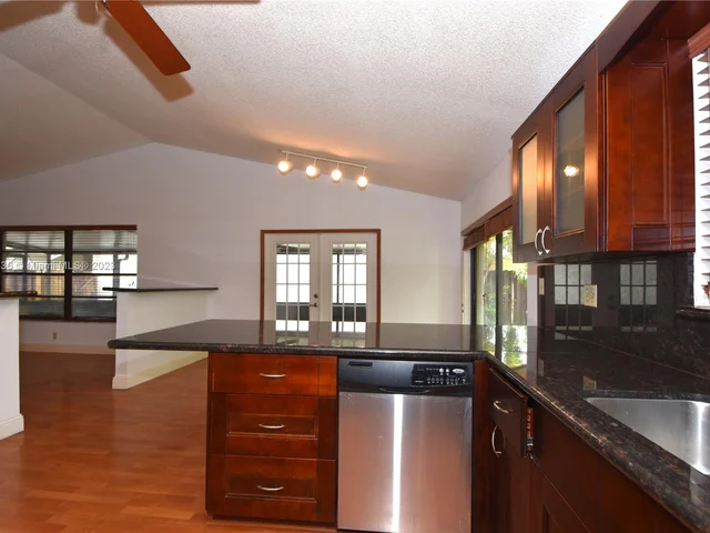 5681 SW 99th Ln, Cooper City FL 33328