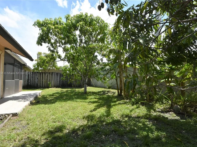 5681 SW 99th Ln, Cooper City FL 33328