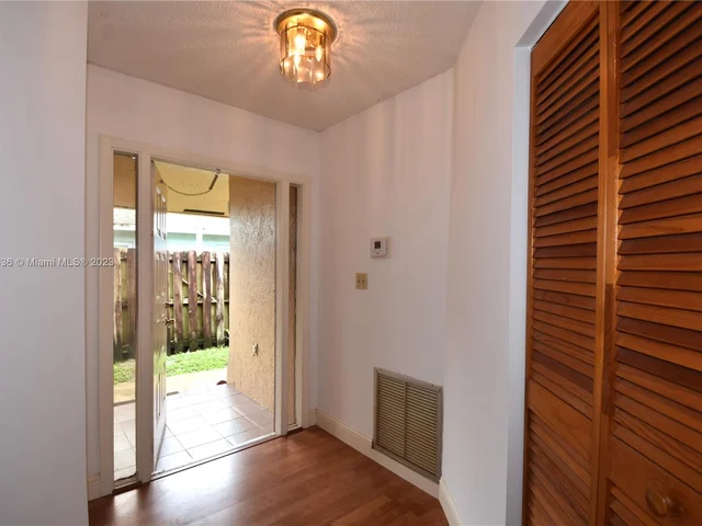 5681 SW 99th Ln, Cooper City FL 33328