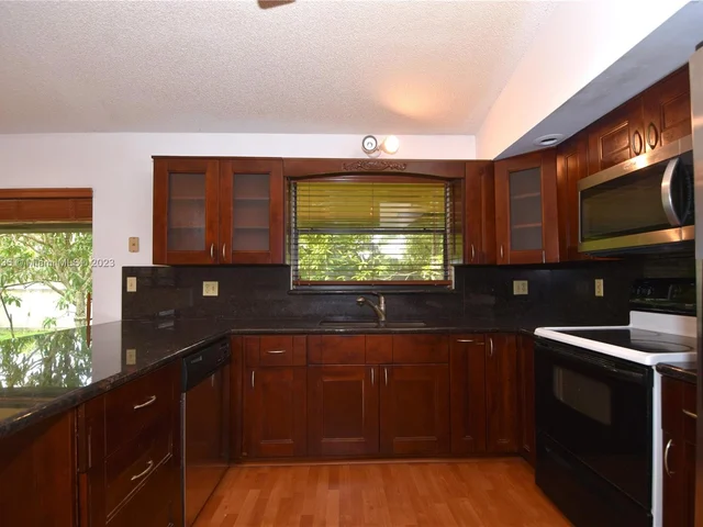 5681 SW 99th Ln, Cooper City FL 33328