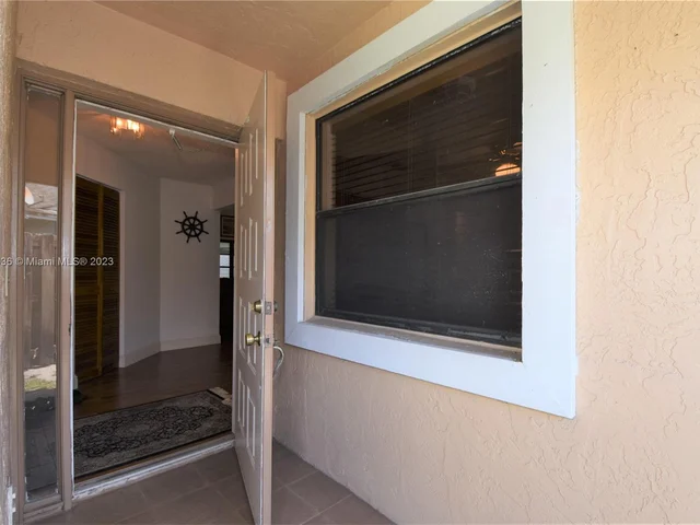 5681 SW 99th Ln, Cooper City FL 33328