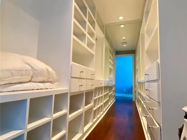 601 NE 36th St # 3201, Miami FL 33137