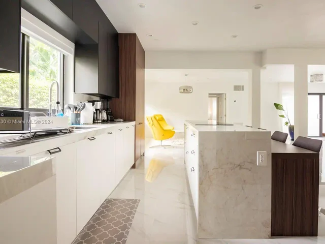 7601 Coquina Dr, North Bay Village FL 33141