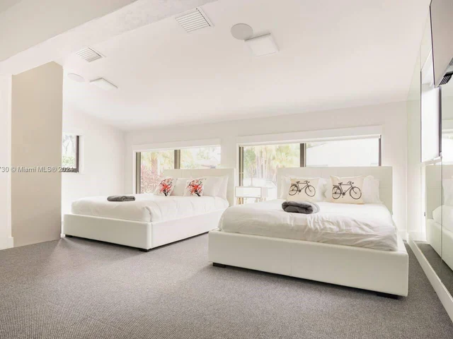 7601 Coquina Dr, North Bay Village FL 33141