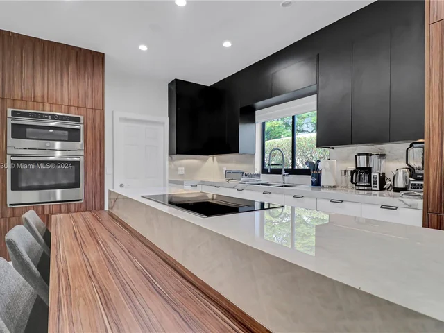 7601 Coquina Dr, North Bay Village FL 33141