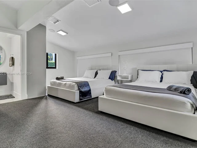 7601 Coquina Dr, North Bay Village FL 33141