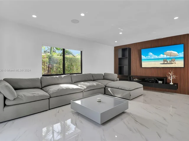 7601 Coquina Dr, North Bay Village FL 33141