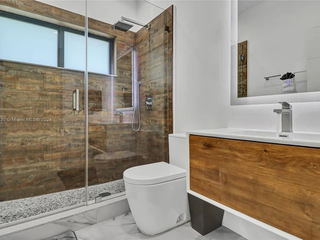 7601 Coquina Dr, North Bay Village FL 33141