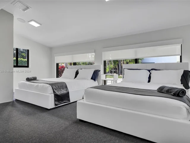 7601 Coquina Dr, North Bay Village FL 33141