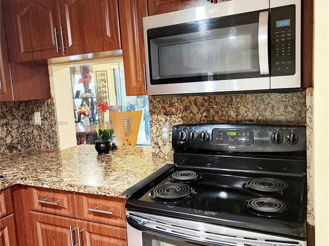 6511 Racquet Club Dr # 46, Lauderhill FL 33319