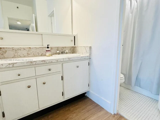 100 Lincoln Rd # 922, Miami Beach FL 33139