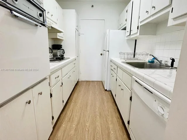 100 Lincoln Rd # 922, Miami Beach FL 33139