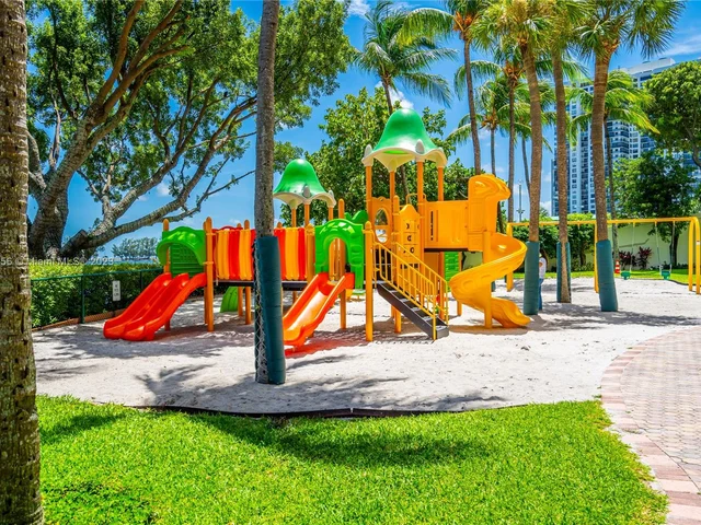 1865 Brickell Ave, Miami FL 33129