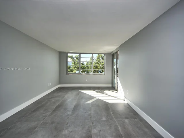 1660 NE 191st St # 1, Miami FL 33179