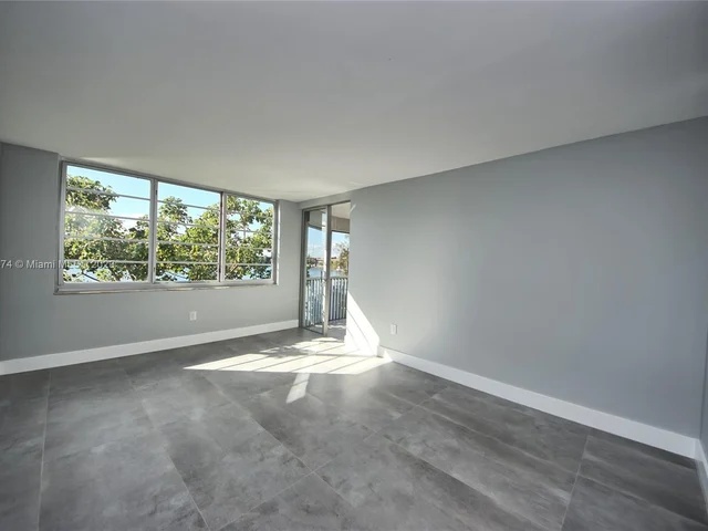 1660 NE 191st St # 1, Miami FL 33179