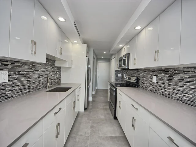 1660 NE 191st St # 1, Miami FL 33179