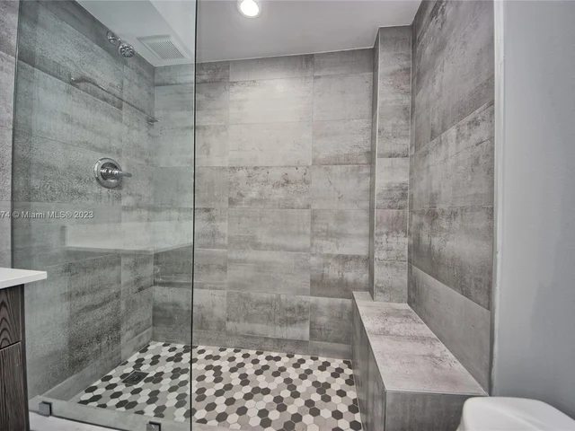 1660 NE 191st St # 1, Miami FL 33179