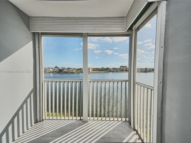 1660 NE 191st St # 1, Miami FL 33179