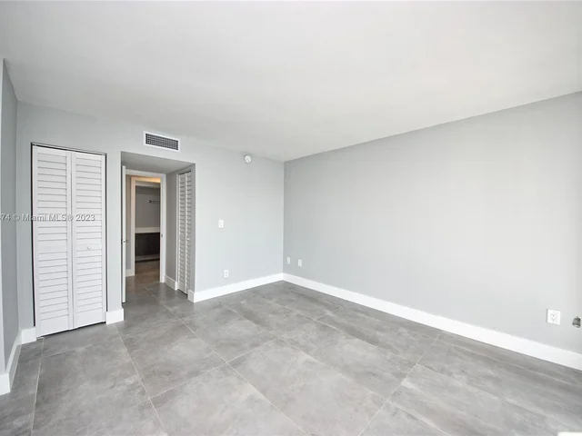 1660 NE 191st St # 1, Miami FL 33179