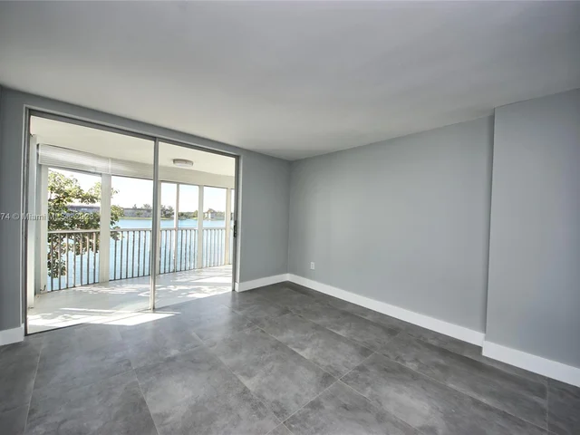 1660 NE 191st St # 1, Miami FL 33179